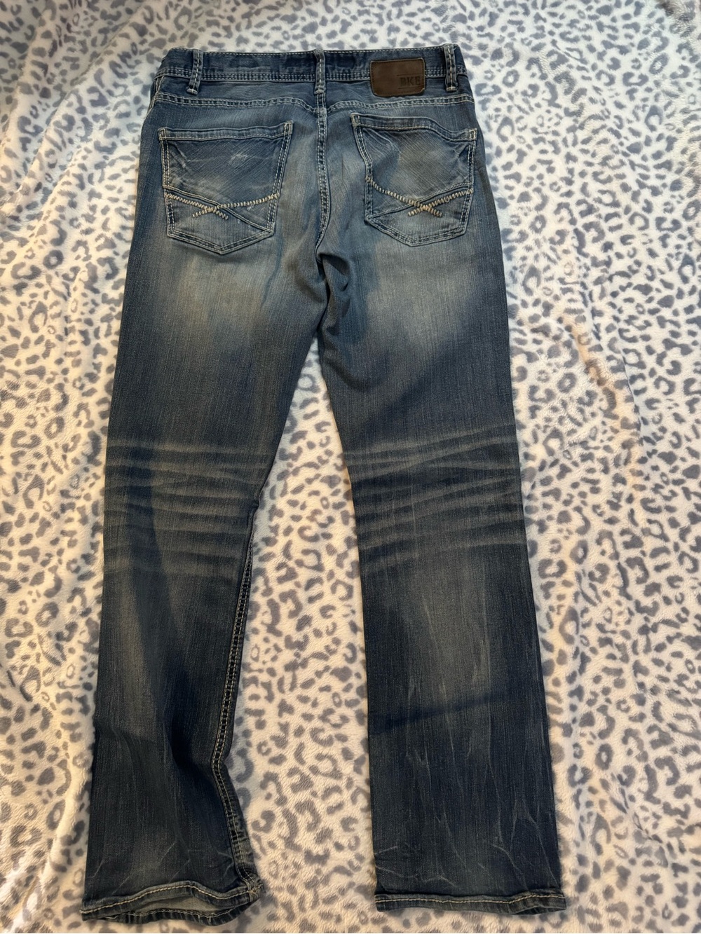 Buckle Men's Faded Blue Straight-Leg Jeans